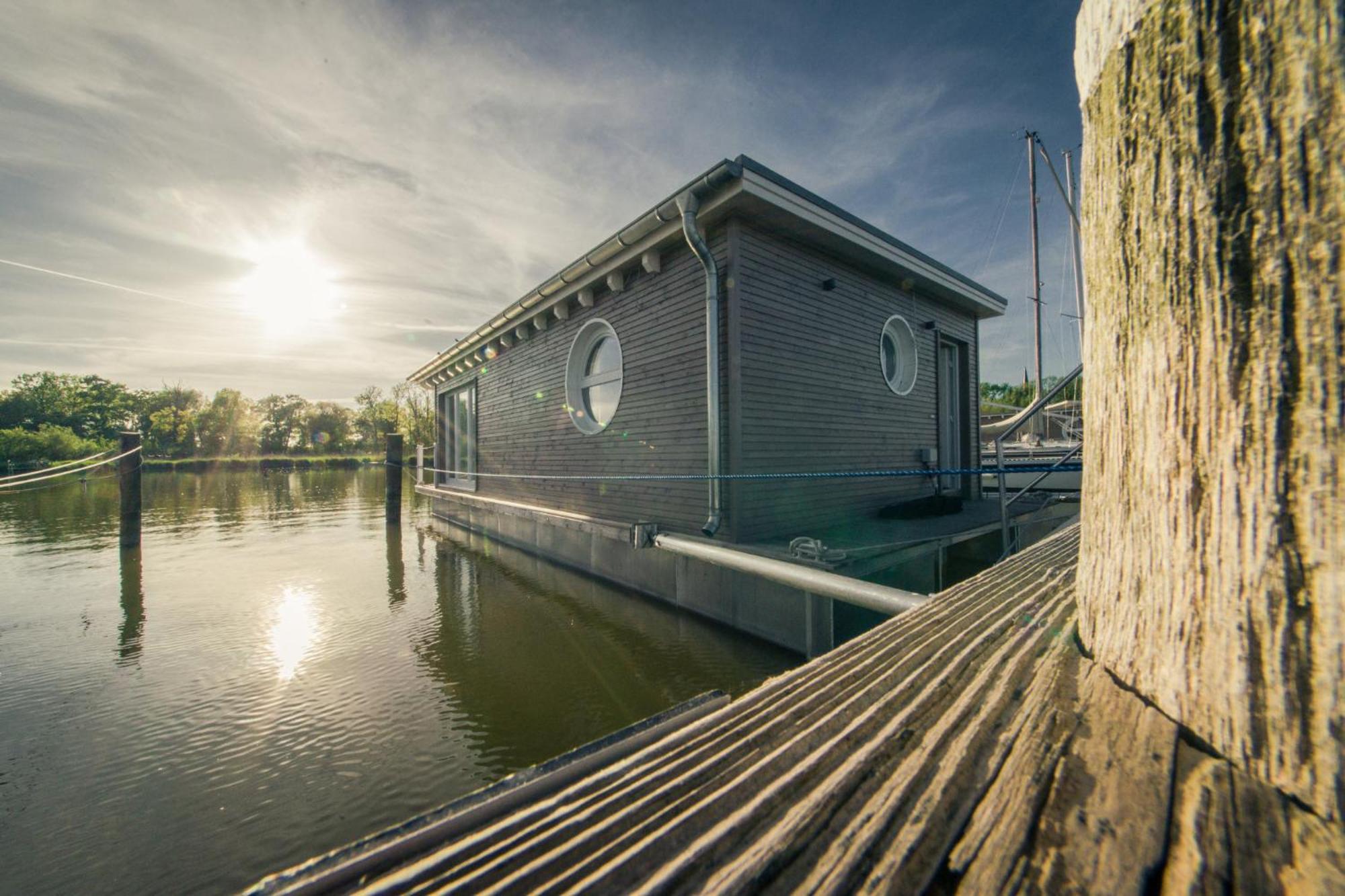 Lieblingsplatz Parey - Schwimmendes Seehotel Exterior photo